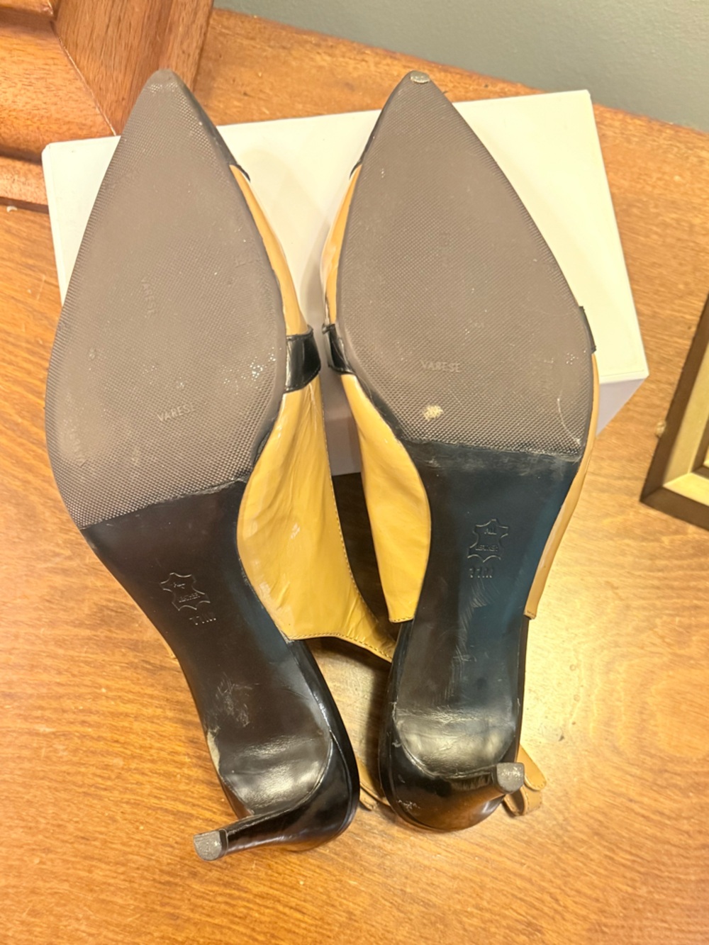 Tory Burch Tan Patent Leather Pointed Slingback Pumps Bow Black Trim Size 11 - Picture 7 of 10